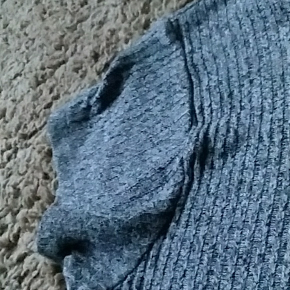 Nice top - Picture 2 of 2